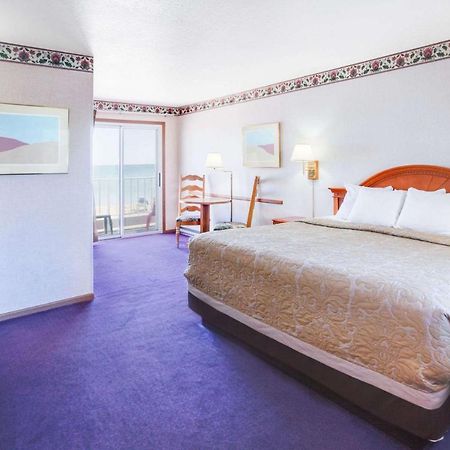 Super 8 Beachfront By Wyndham Mackinaw City, Mi Zewnętrze zdjęcie