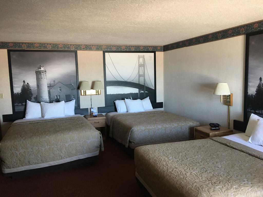 Super 8 Beachfront By Wyndham Mackinaw City, Mi Zewnętrze zdjęcie