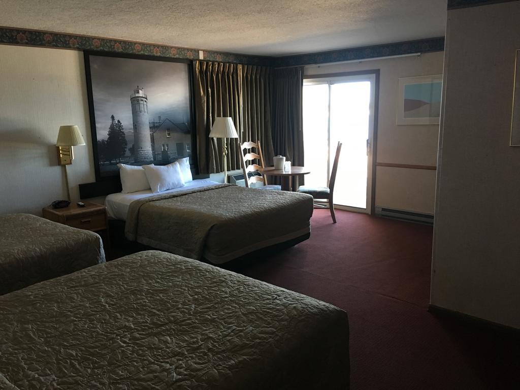 Super 8 Beachfront By Wyndham Mackinaw City, Mi Zewnętrze zdjęcie