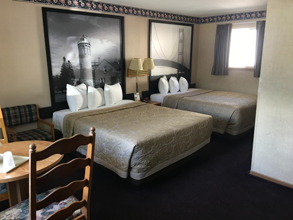 Super 8 Beachfront By Wyndham Mackinaw City, Mi Zewnętrze zdjęcie