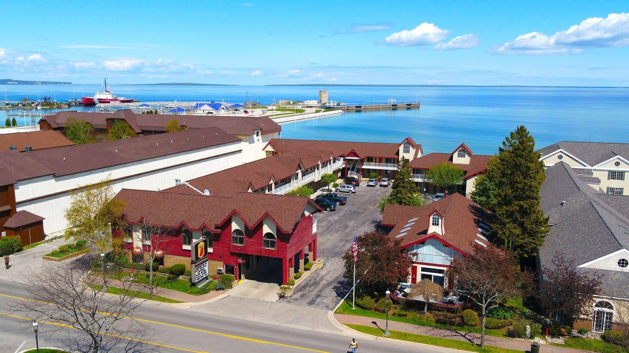 Super 8 Beachfront By Wyndham Mackinaw City, Mi Zewnętrze zdjęcie