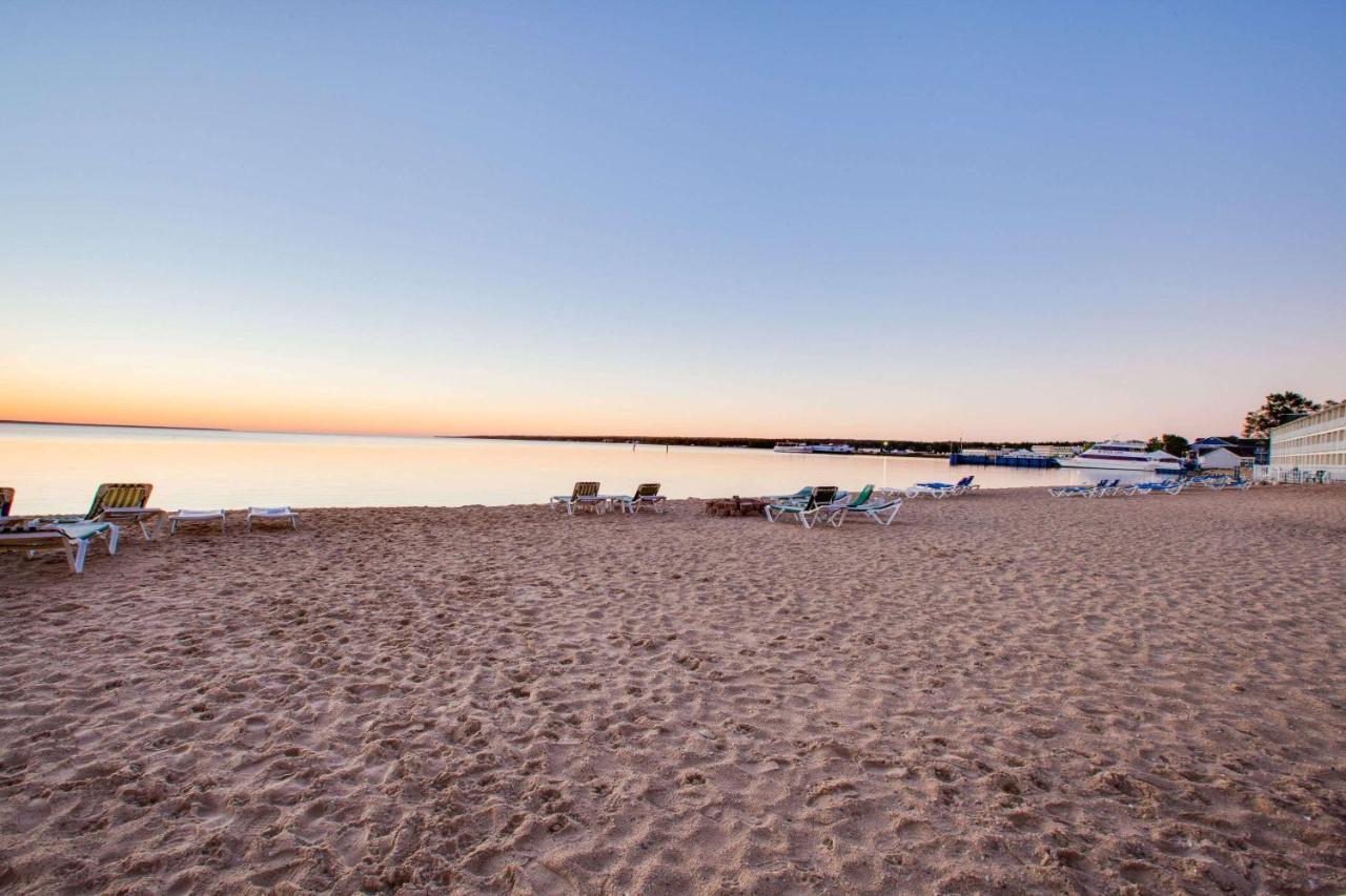 Super 8 Beachfront By Wyndham Mackinaw City, Mi Zewnętrze zdjęcie