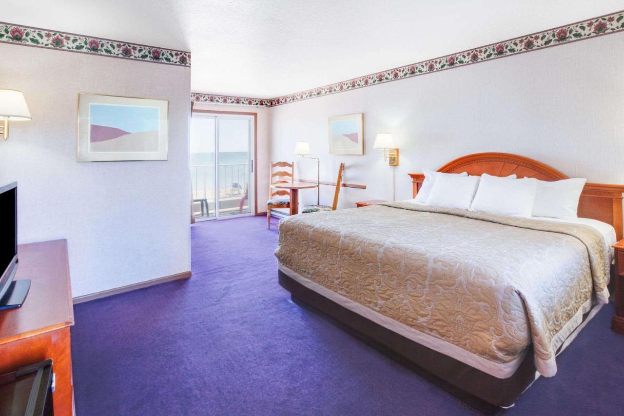 Super 8 Beachfront By Wyndham Mackinaw City, Mi Zewnętrze zdjęcie
